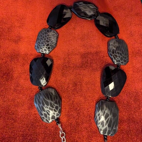Black Big beaded Statement Chunky Necklace - Picture 6 of 6